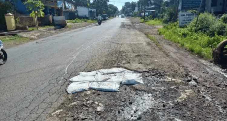 Jalanan Rusak Tak Kunjung Ada Perbaikan Di Jepara!