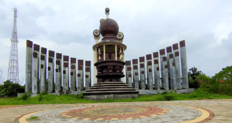 Monumen Macan Kurung, Icon Seni Ukir Menarik Di Jepara!