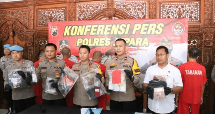 Satresnarkoba Polres Jepara Ungkap Kasus Telah Mengamankan 6,25 Gram Sabu dan 5.725 Butir Obat Terlarang.