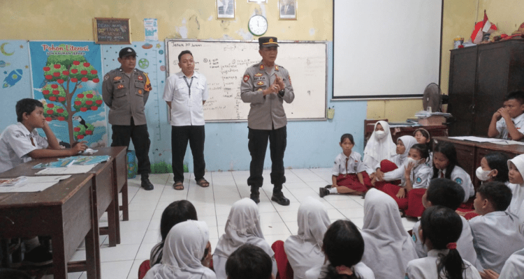 Maraknya Isu Penculikan Anak, Kapolsek Kota Jepara Memberikan Sosialisasi ke Sekolah!