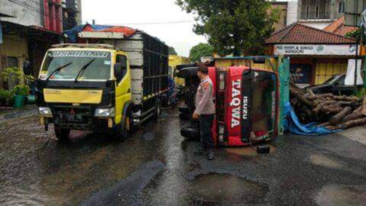 Jalan Nasional yang berada di  Welahan hingga Gotri Jepara Akan Dibeton.