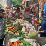 Pj Bupati Jepara, Blusukan ke Pasar, Guna Memastikan Stok Sembako Aman Saat Lebaran Tiba